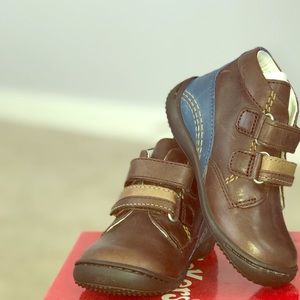 COPY - Kickers: Baby Boys Leather Hightop Velcro Sneaker